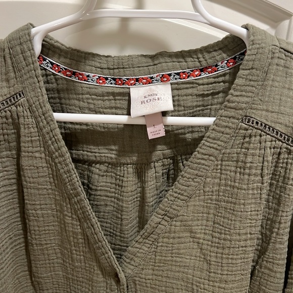 Textural woven Gauze blouse with freyed edge and inset shoulder detail - Picture 2 of 6